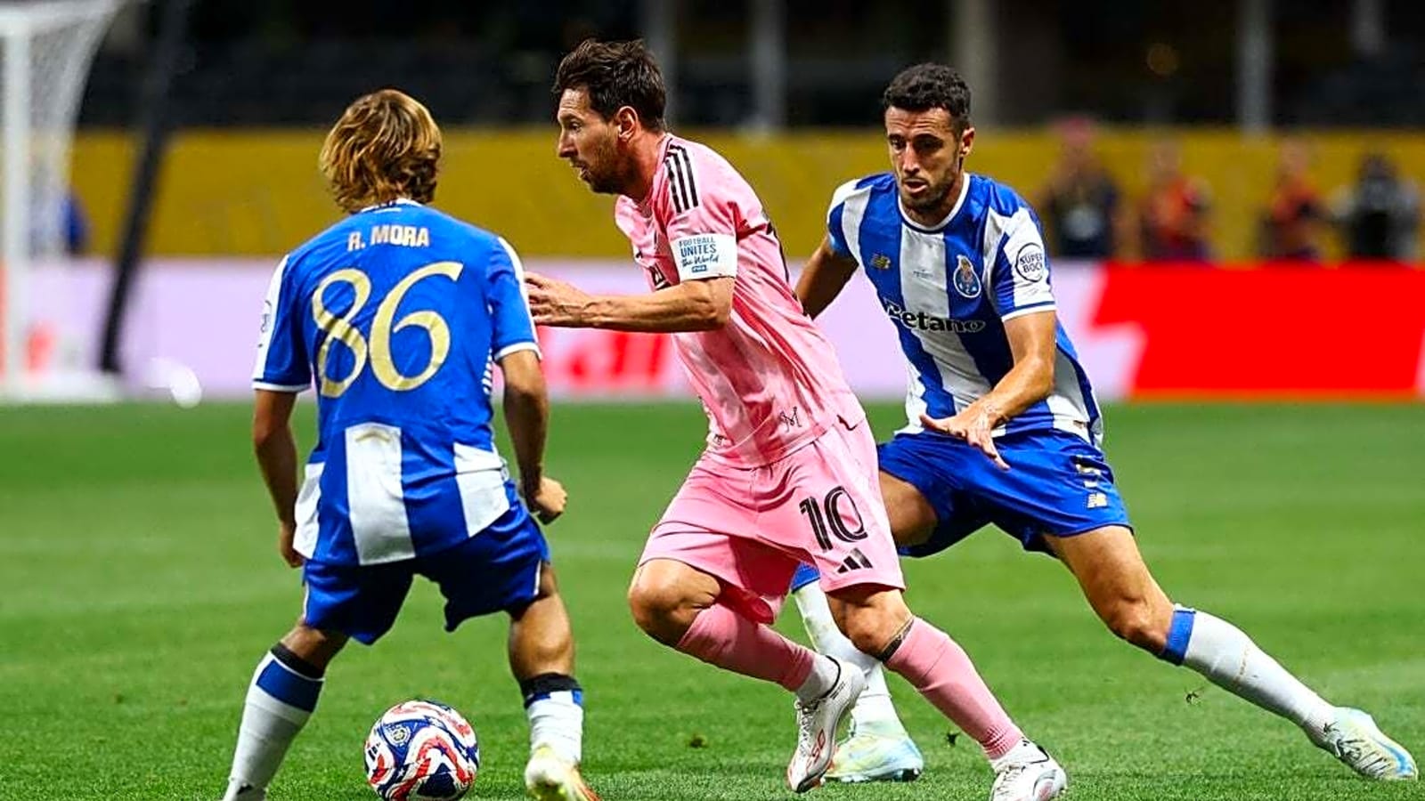 Lionel Messi scores on free kick to lift Inter Miami over Porto