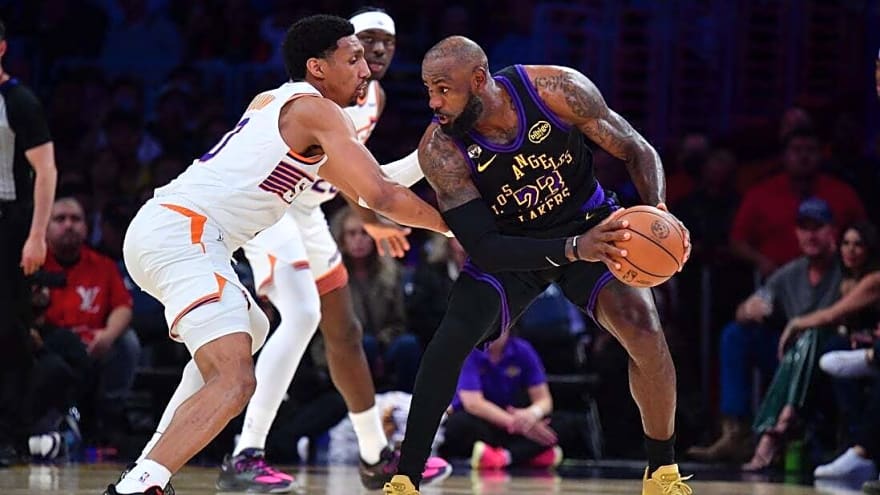 LeBron James reaches 12K assists as Lakers crush Suns