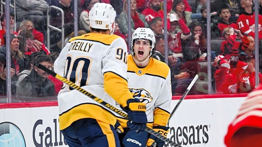 Predators hand Blackhawks fifth consecutive defeat