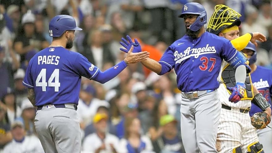 Teoscar Hernandez, record-setting bullpen help Dodgers blast Brewers