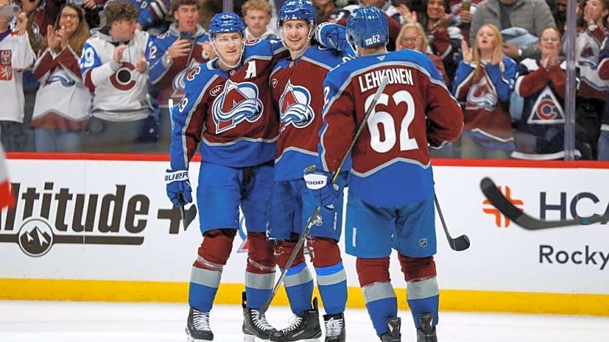 Nathan MacKinnon, Avalanche host Leafs seeking 18th straight home win