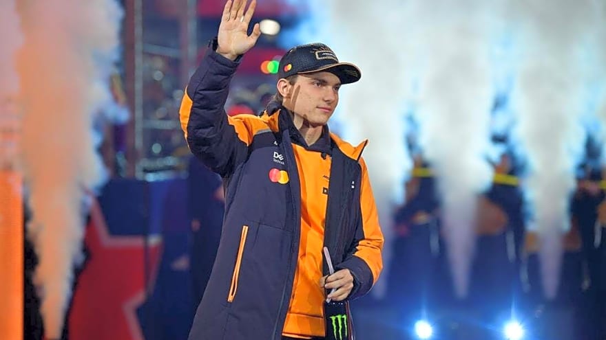 Oscar Piastri edges out Lando Norris for pole position in Qatar