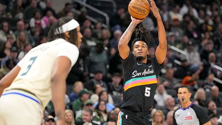 Stephon Castle posts triple-double, Spurs cruise past Bucks