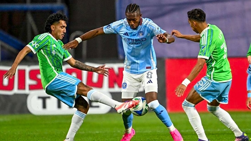 Jackson Ragen&#39;s header gives Seattle win at NYCFC to close regular season