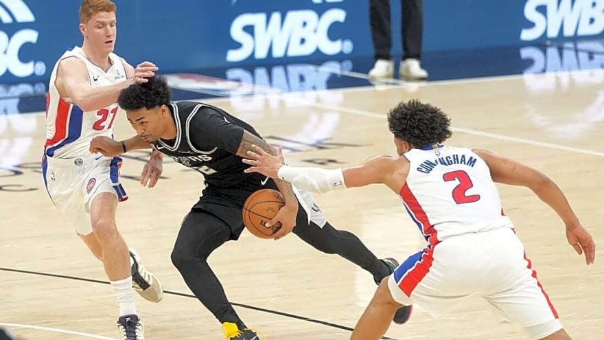 Victor Wembanyama's all-around effort carries Spurs past Pistons