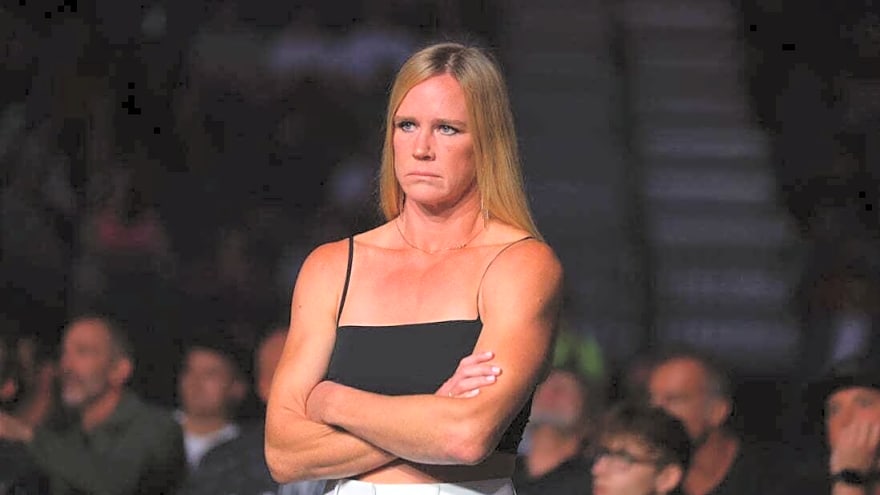 Holly Holm, 44, to challenge for WBA lightweight belt