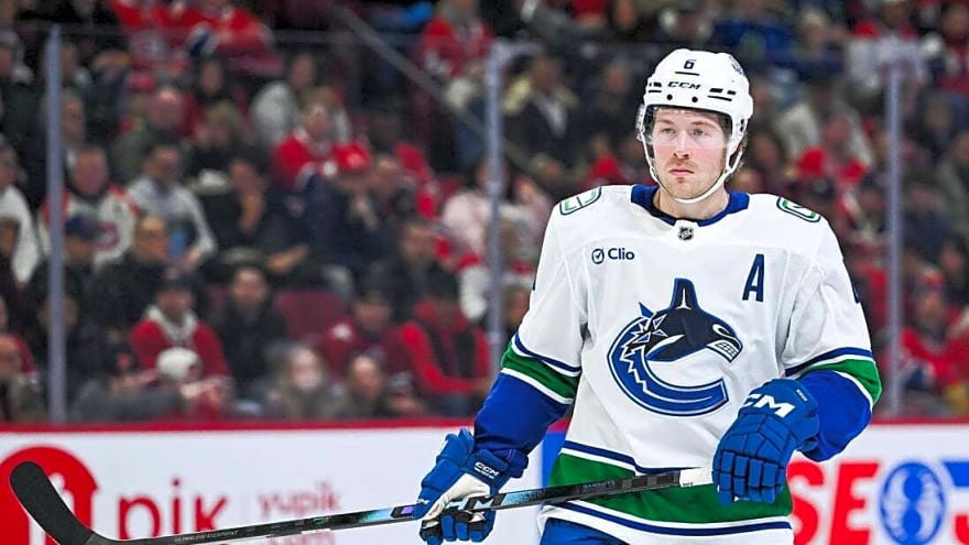 Connor McDavid looks to start new scoring streak as Oilers visit Canucks