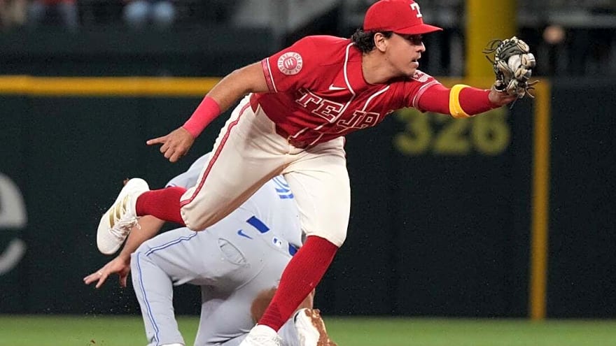Rangers beat Blue Jays, gain ground in playoff race
