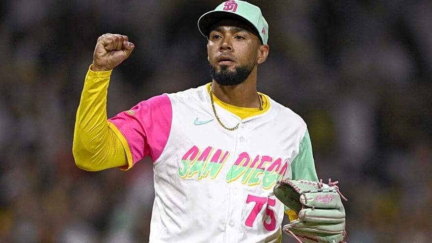 Padres&#39; bullpen shines in 4-2 win over Phillies