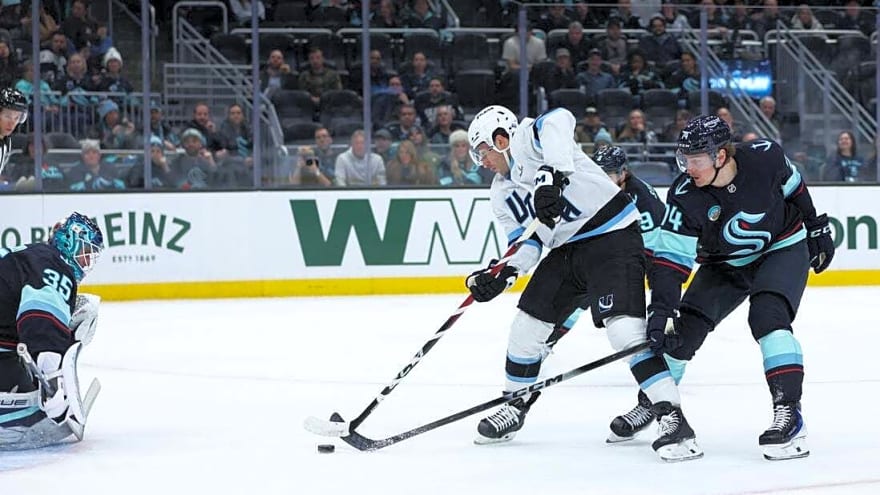 Mammoth score 6 unanswered goals in rout of Kraken