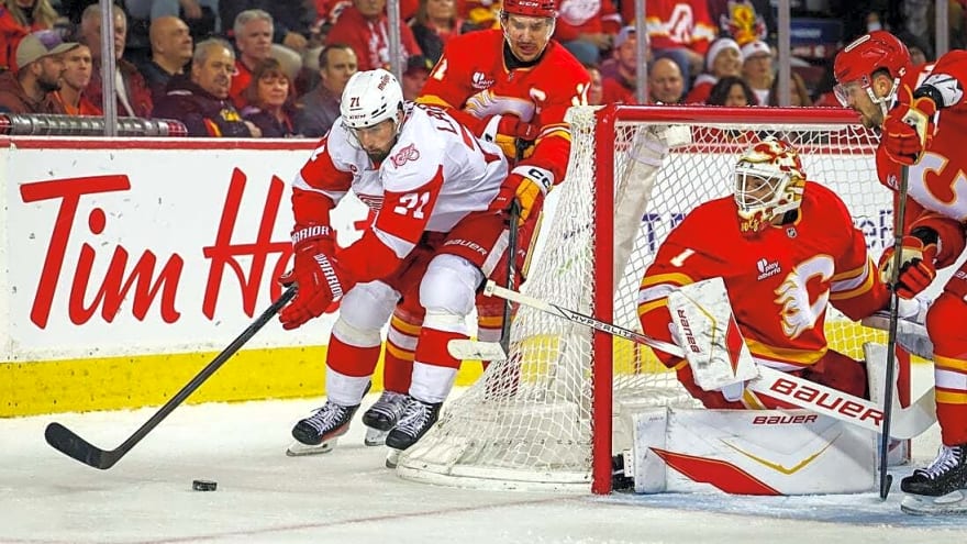 Wings build 4-goal cushion, hang on to edge Flames