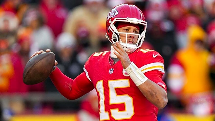 Chiefs QB Patrick Mahomes posts video of recovery progress