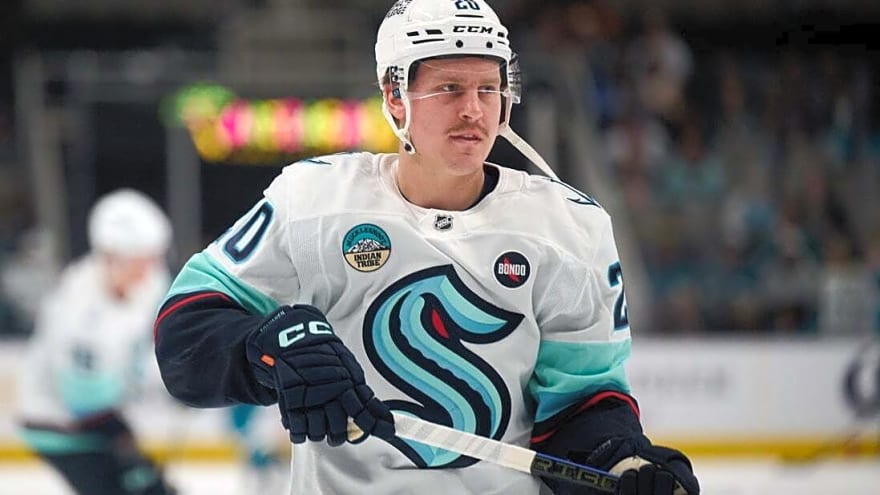 Rangers agree to terms with F Eeli Tolvanen on 1-year deal