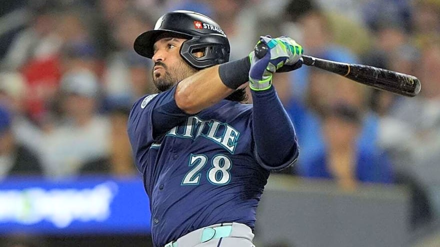 Reports: Reds sign 3B Eugenio Suarez to 1-year reunion deal