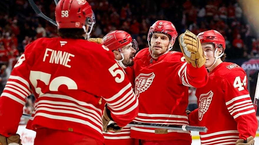 Red Wings snap four-game winless streak at Bruins&#39; expense