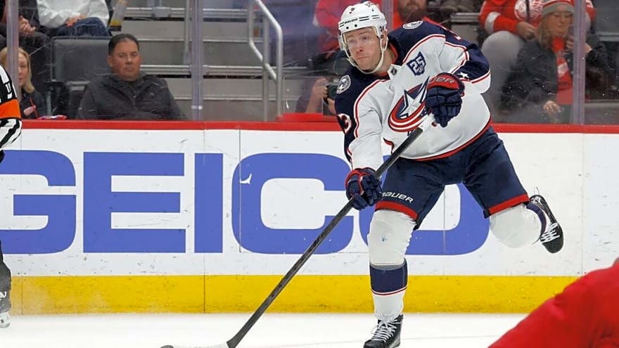 Jackets sign pending UFA Charlie Coyle to 6-year extension