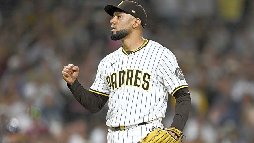 Braves reel in RHP Robert Suarez on 3-year, $45M deal