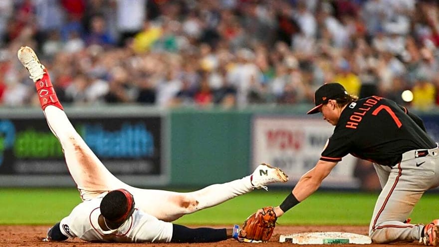 Orioles score 4 in first, end Red Sox's winning streak at 15
