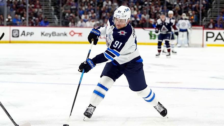 Cole Perfetti's late goal lifts Jets over Avalanche