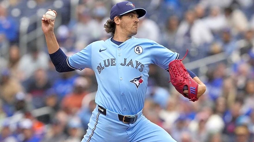 Kevin Gausman aims to complete Jays&#39; sweep of Diamondbacks