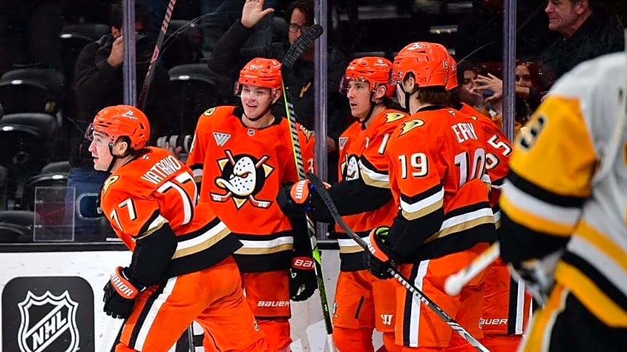 Ducks push past Penguins, win 10th straight home opener