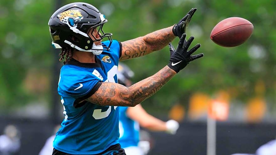 Eagles' Ja’Quinden Jackson has full movement after leaving game by ambulance
