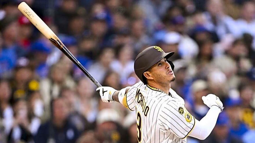 Padres' Manny Machado leaves game; reason unclear