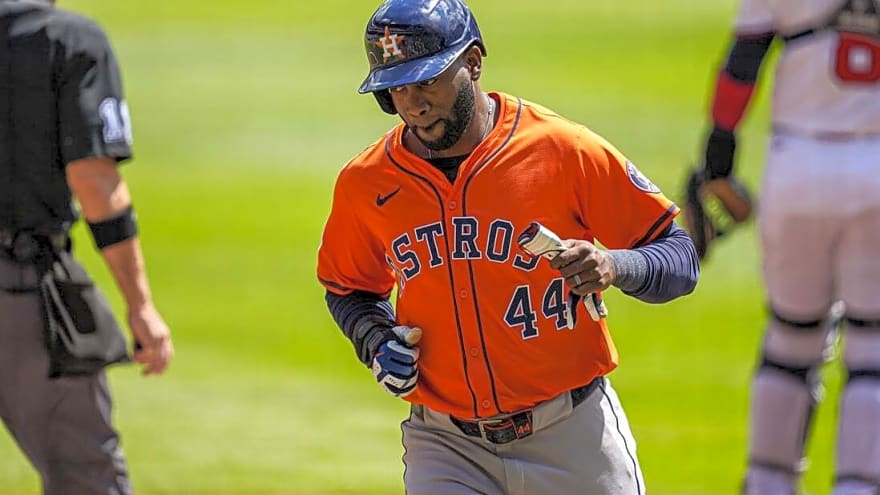 Astros&#39; Yordan Alvarez leaves Rangers game with left leg injury