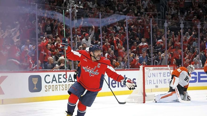 Alex Ovechkin scores twice, Caps end Flyers' road win streak