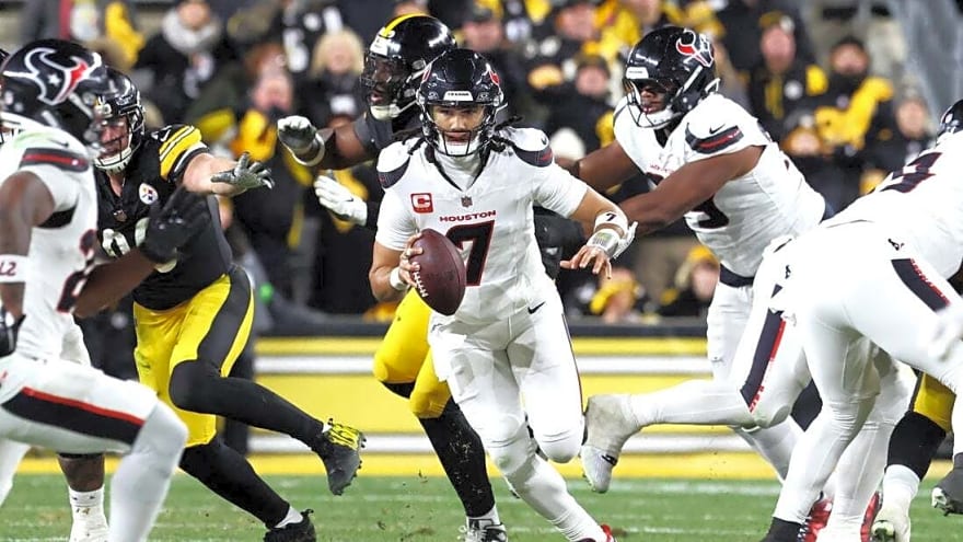 Defensive touchdowns seal Texans' victory over Steelers