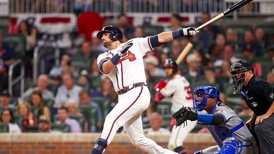 Braves ride Chris Sale, long ball to blank Royals