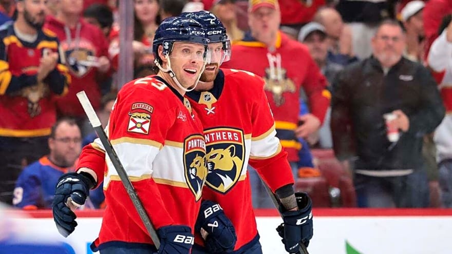 Panthers&#39; Carter Verhaeghe continues goal streak in win over Islanders