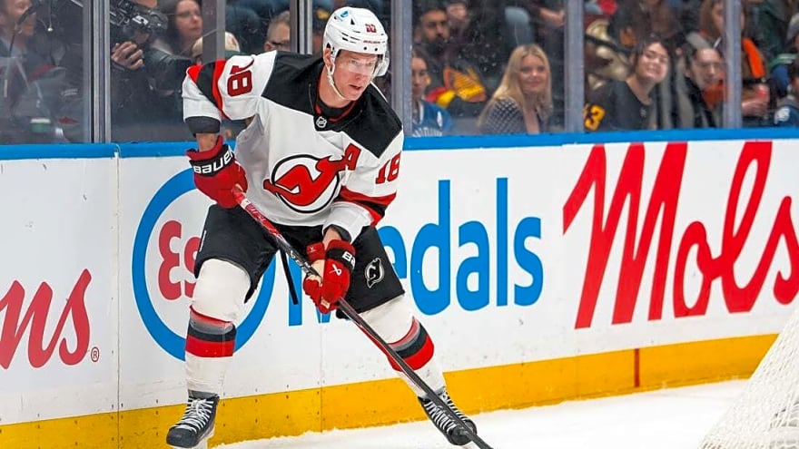 Islanders acquire Ondrej Palat, draft picks from Devils