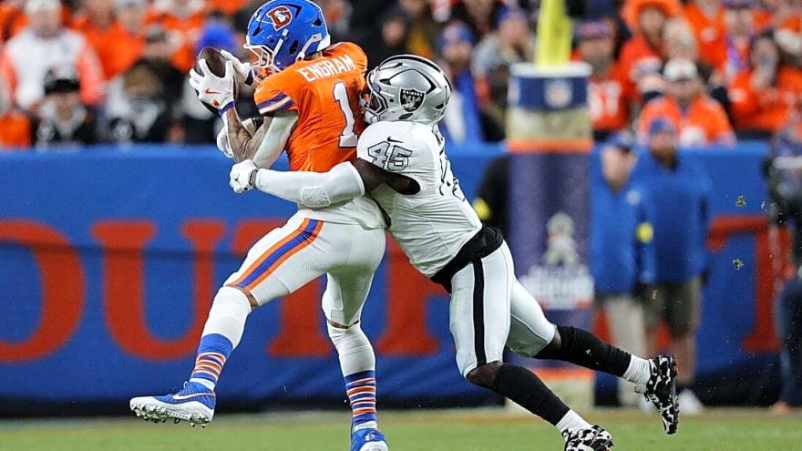 Broncos defense shuts down Raiders despite offensive struggles