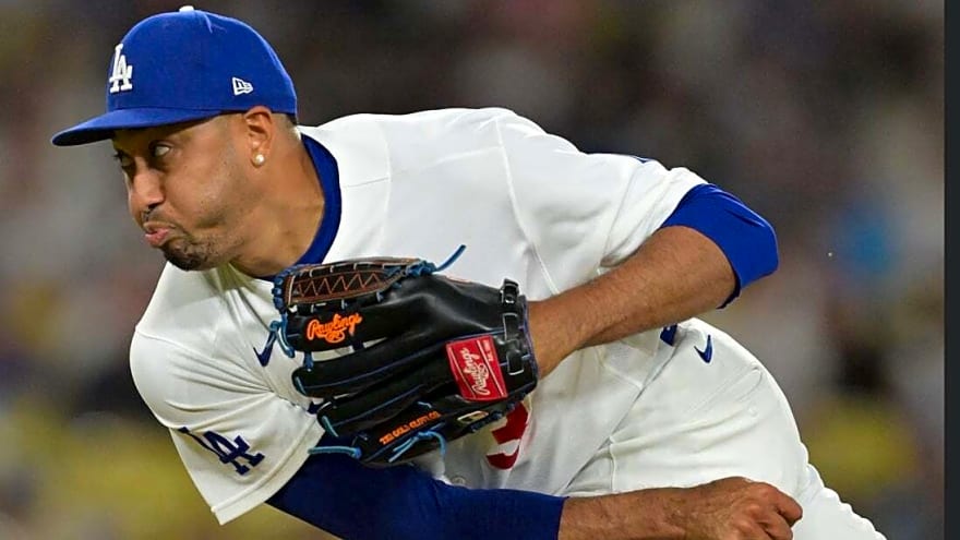 Report: Dodgers placing closer Edwin Diaz (undisclosed) on IL