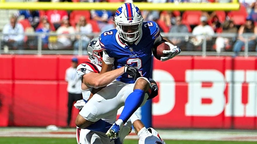 Bills lose WR DJ Moore (shoulder), NT Ed Oliver (knee) against Pats