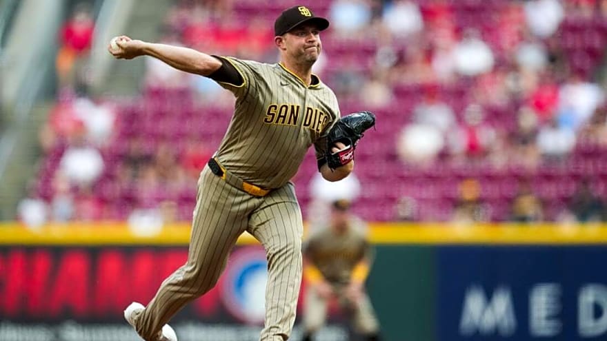 Padres pile on in the fourth, shut down Reds in opener