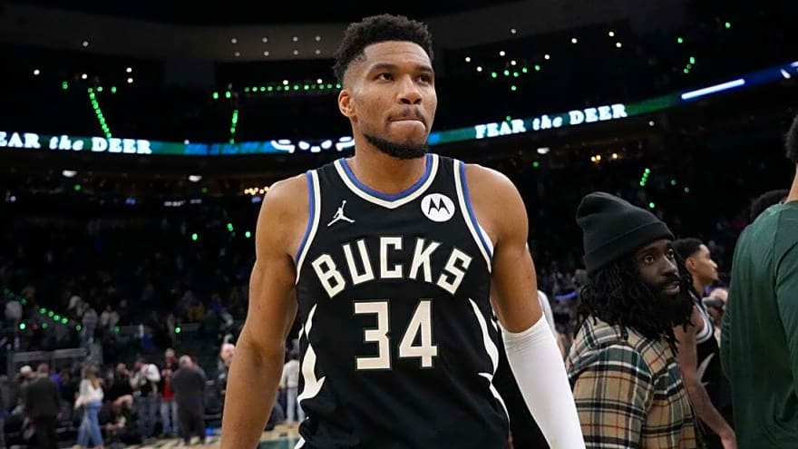 Giannis Antetokounmpo (calf) expects to miss at least month