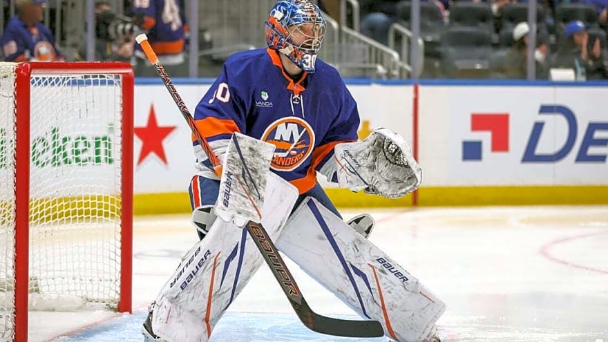 Islanders bombard Maple Leafs to secure crucial win