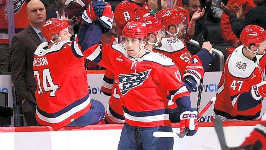 Capitals chase 3rd straight win vs. Islanders in Metro playoff squeeze