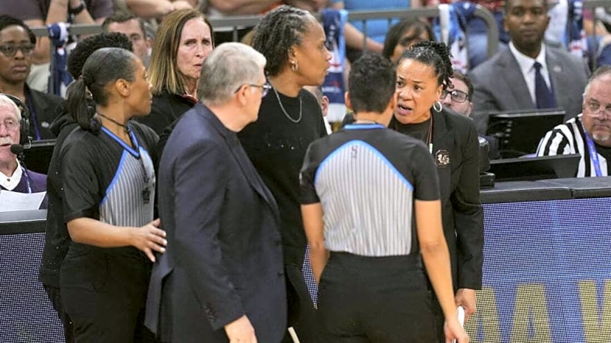 Geno Auriemma opens up about dispute with Dawn Staley