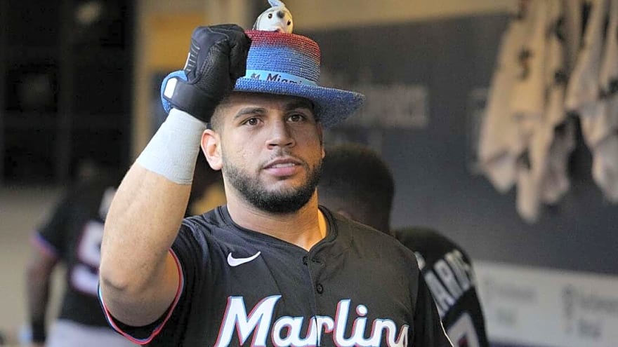 Marlins display power to beat Brewers