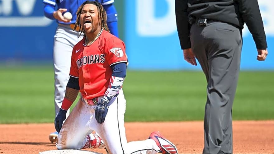 Guardians pour it on late in rubber match vs. Royals