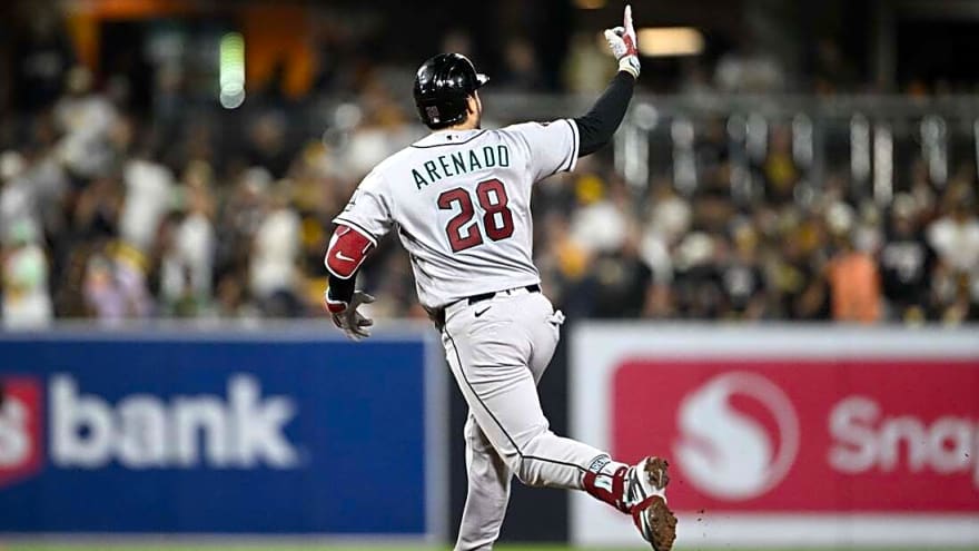Diamondbacks stay alive with offensive night against Padres