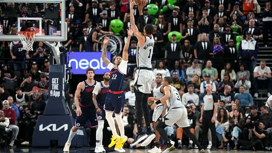 Spurs hold on for win over Kawhi Leonard-less Clippers