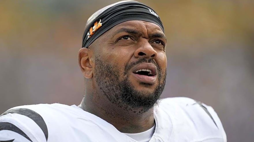 Chiefs bring back DL Mike Pennel