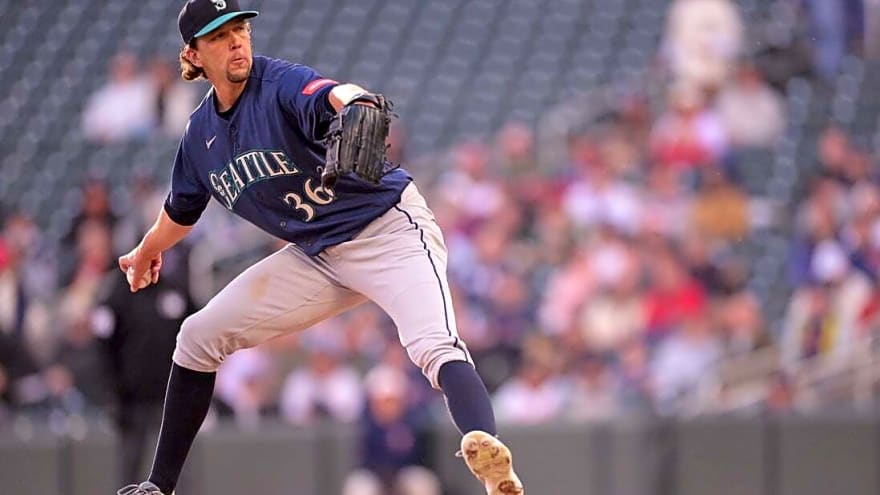 Late offensive eruption leads Mariners over Twins