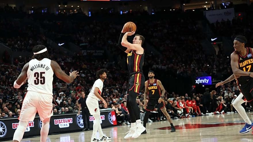 Lakers acquire sharpshooter Luke Kennard from Hawks