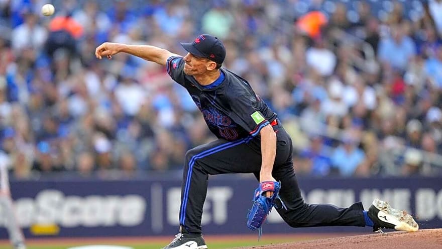 Blue Jays blank Giants to pad AL East lead