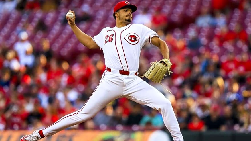 SP Chase Burns earns first MLB victory as Reds blank Pirates